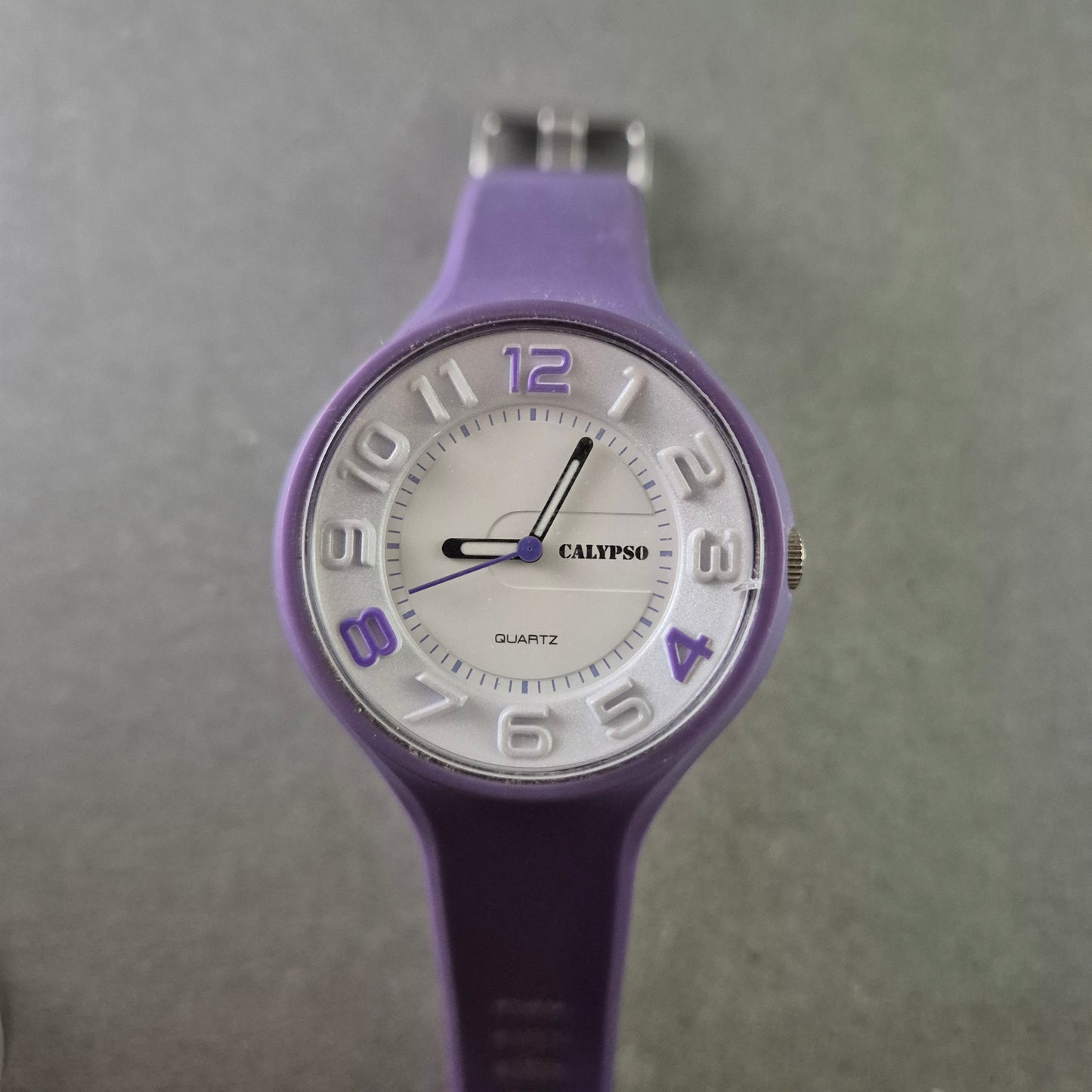 Calypso Damen Uhr – Lila Quarzarmbanduhr mit sportlichem Design
