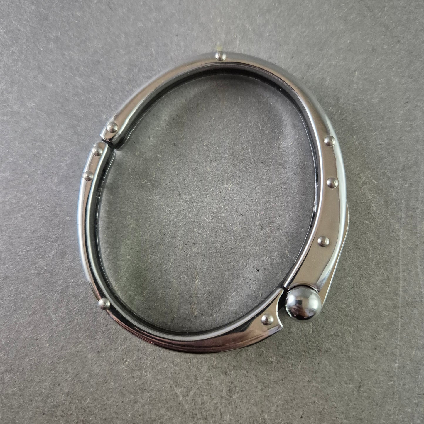 Elegantes Armreif Armband – Edelstahloptik mit Kugelverschluss