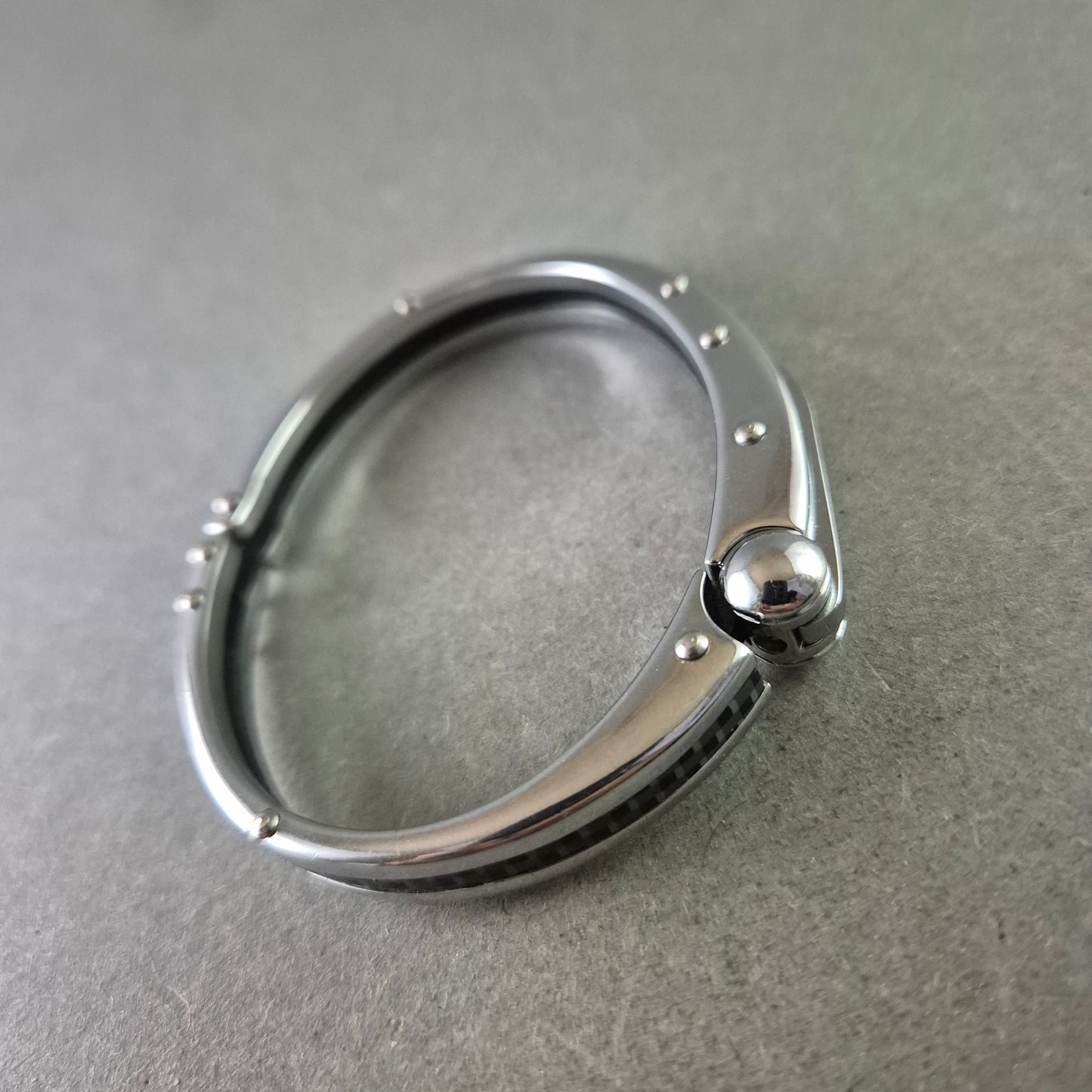 Elegantes Armreif Armband – Edelstahloptik mit Kugelverschluss