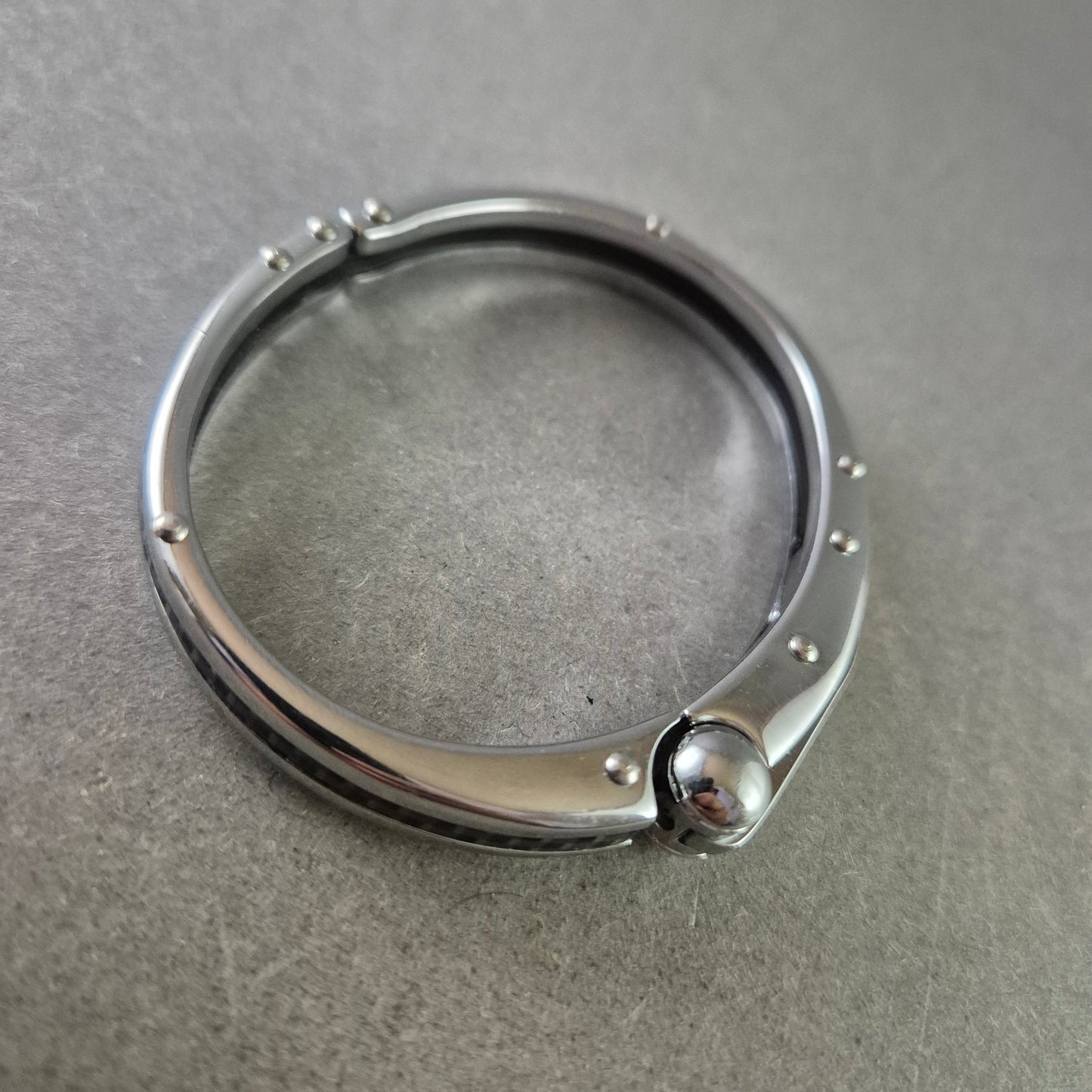 Elegantes Armreif Armband – Edelstahloptik mit Kugelverschluss