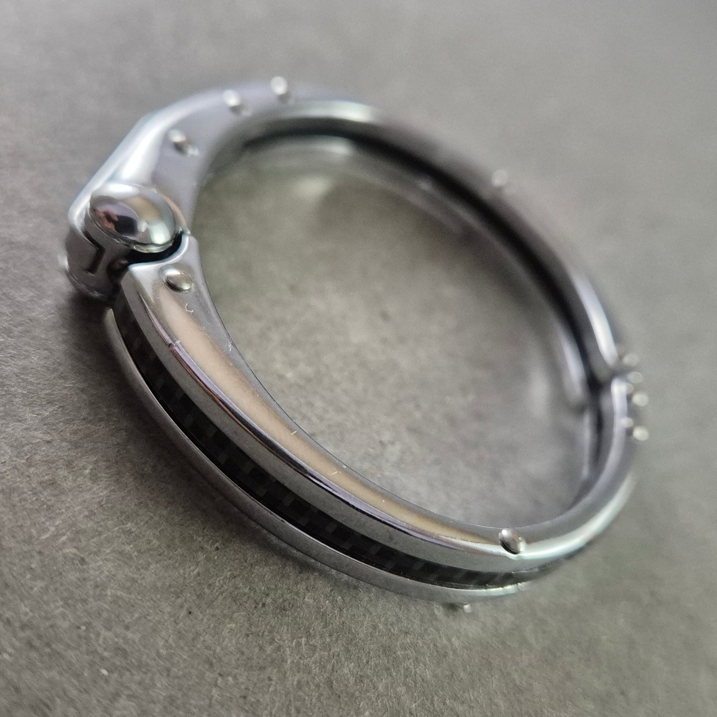 Elegantes Armreif Armband – Edelstahloptik mit Kugelverschluss