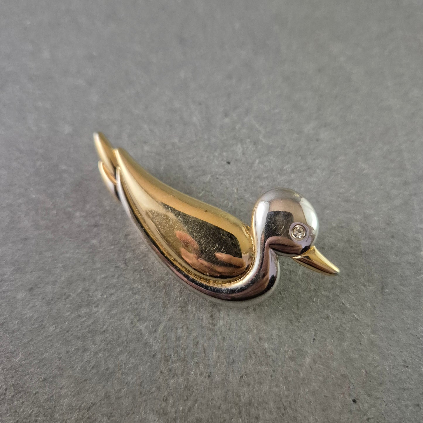 Tiermotiv Brosche – Vergoldeter Vogel mit Strassstein