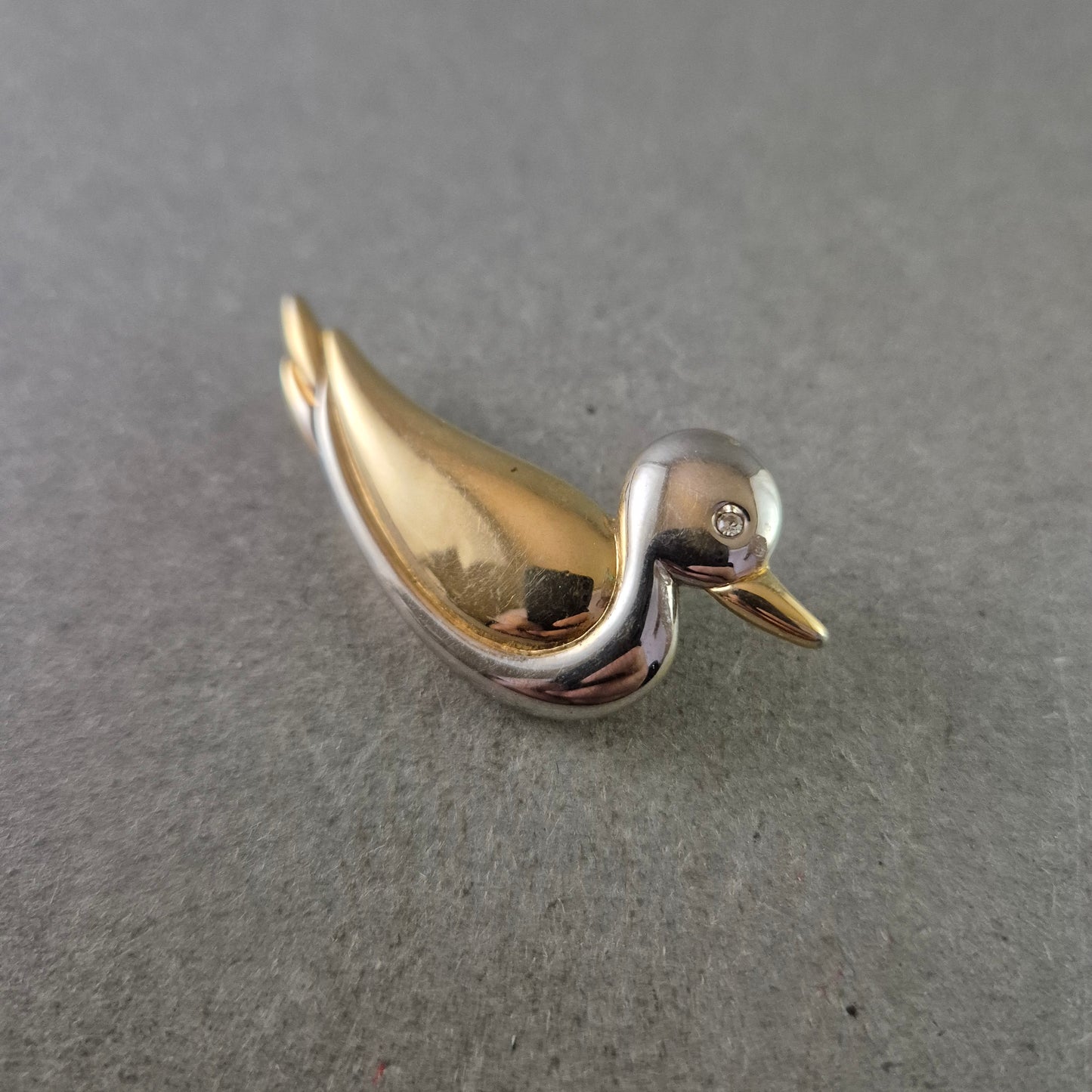 Tiermotiv Brosche – Vergoldeter Vogel mit Strassstein