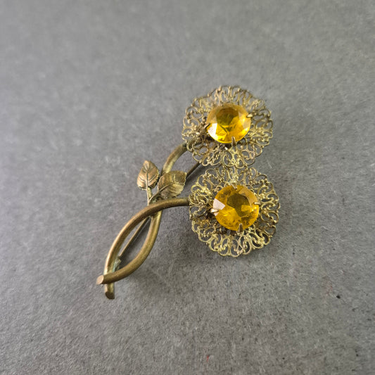 Vintage Blumen Brosche – Goldfarben mit gelben Schmucksteinen