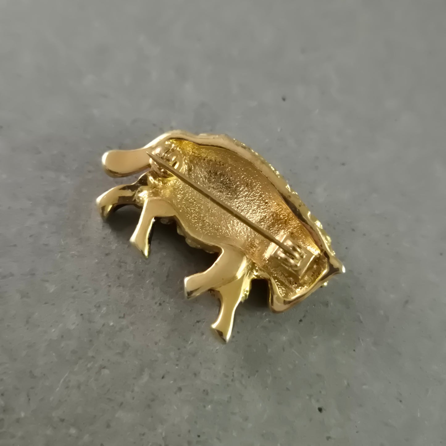 Tiermotiv Brosche – Vergoldetes Schaf mit Emaille und Strass