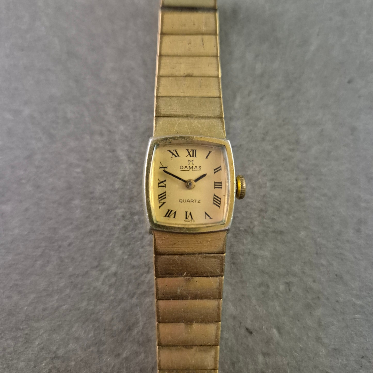 Damas Damen Uhr – Vergoldete Quarzarmbanduhr mit römischen Ziffern