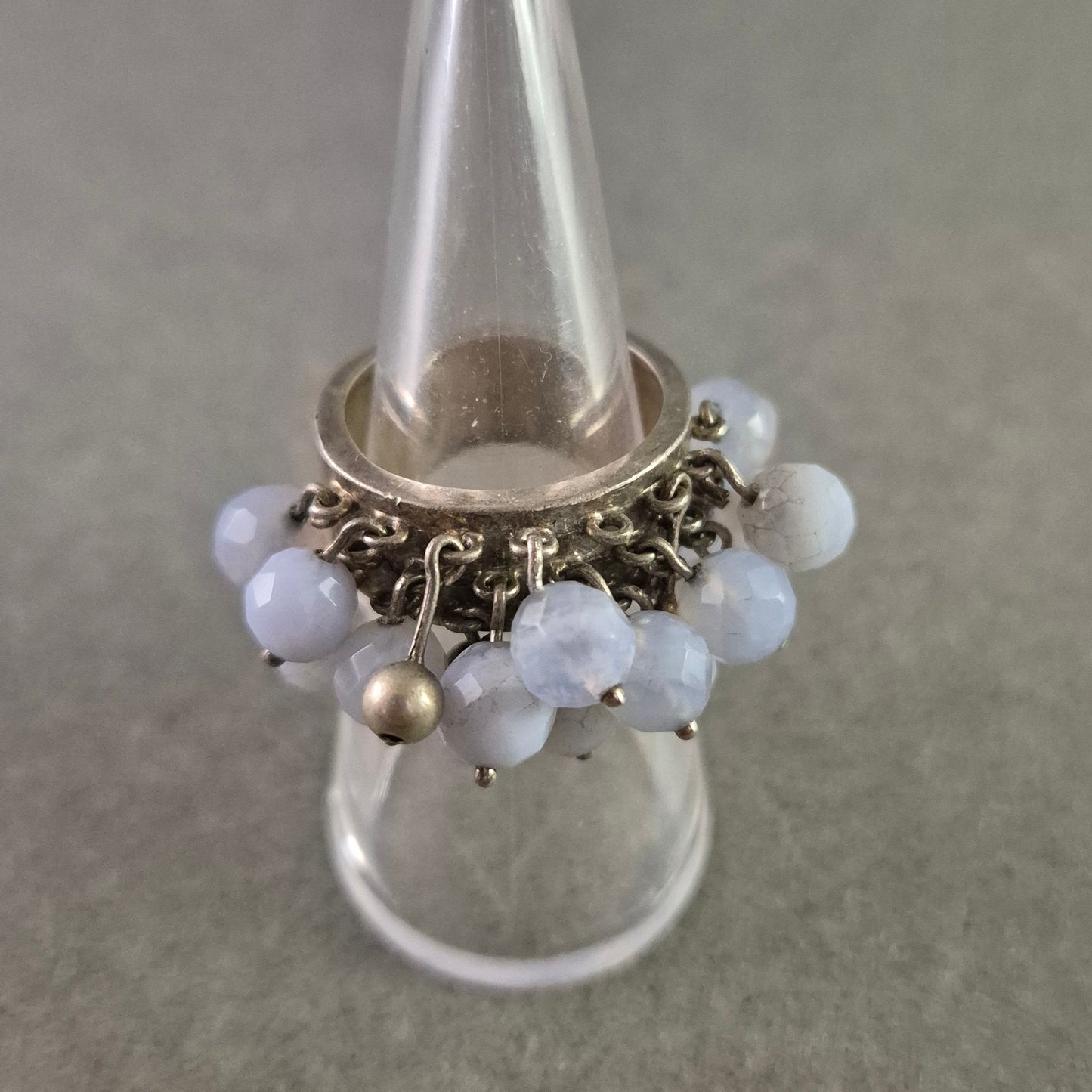 Verspielter Damen Ring mit blauen Glasperlen – Silberfarbene Basis