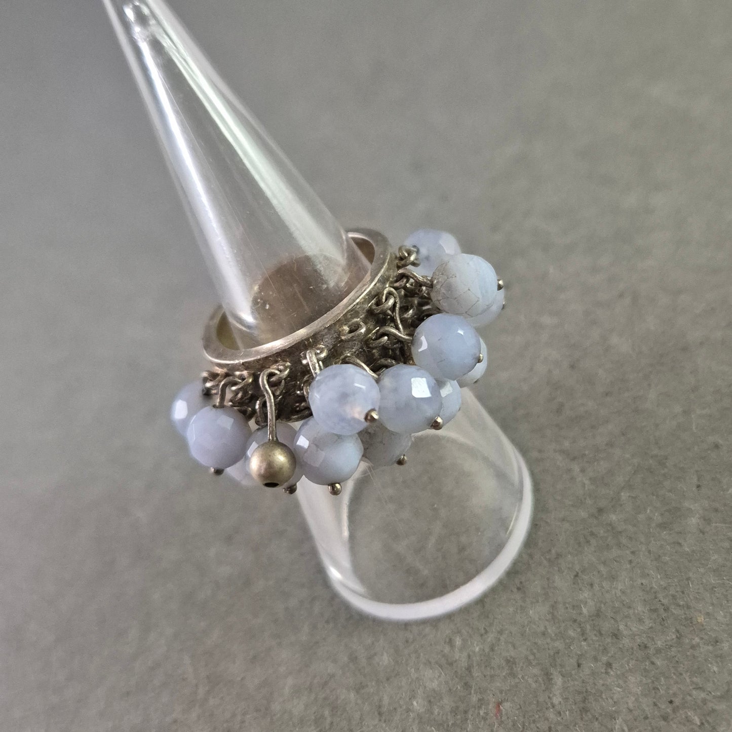 Verspielter Damen Ring mit blauen Glasperlen – Silberfarbene Basis
