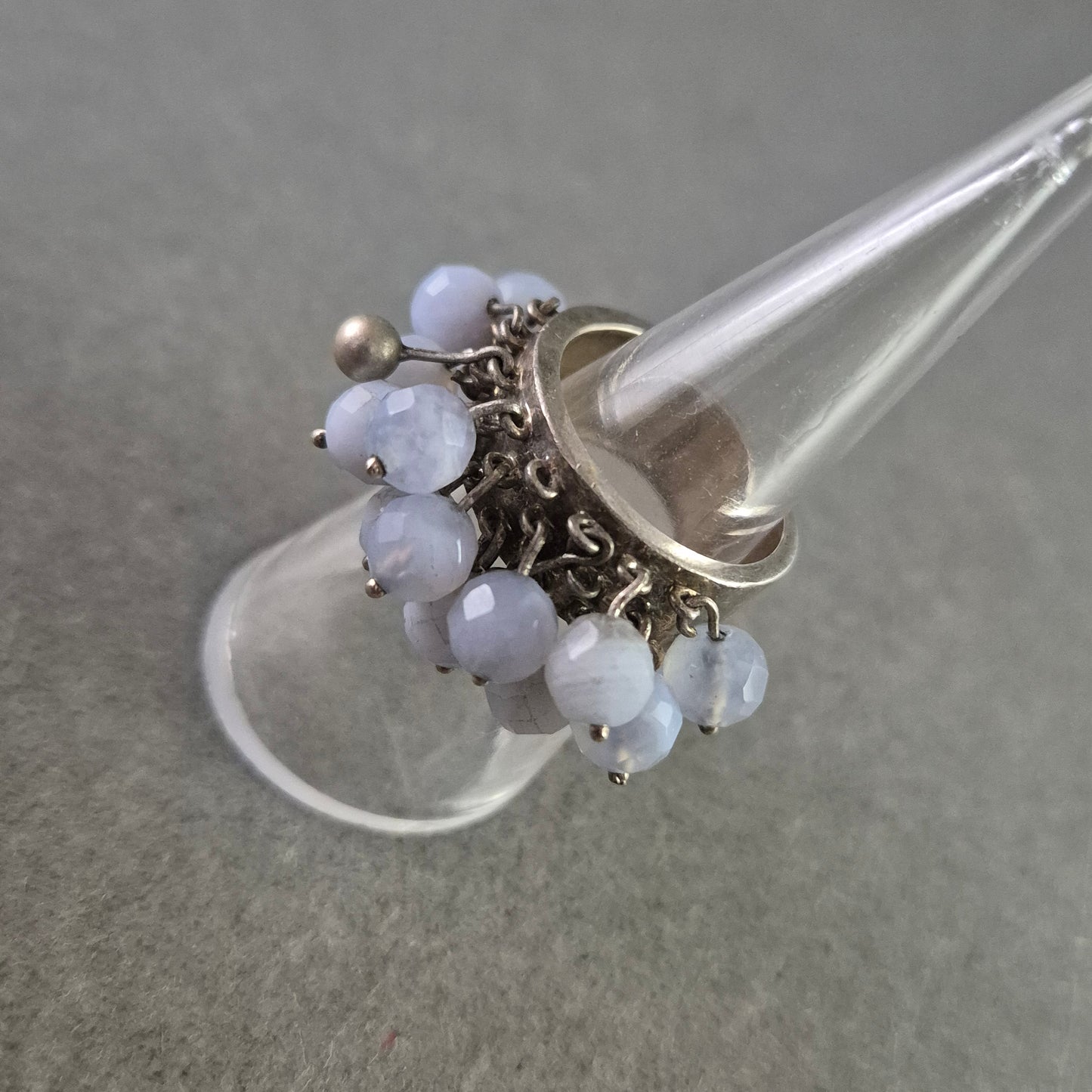 Verspielter Damen Ring mit blauen Glasperlen – Silberfarbene Basis