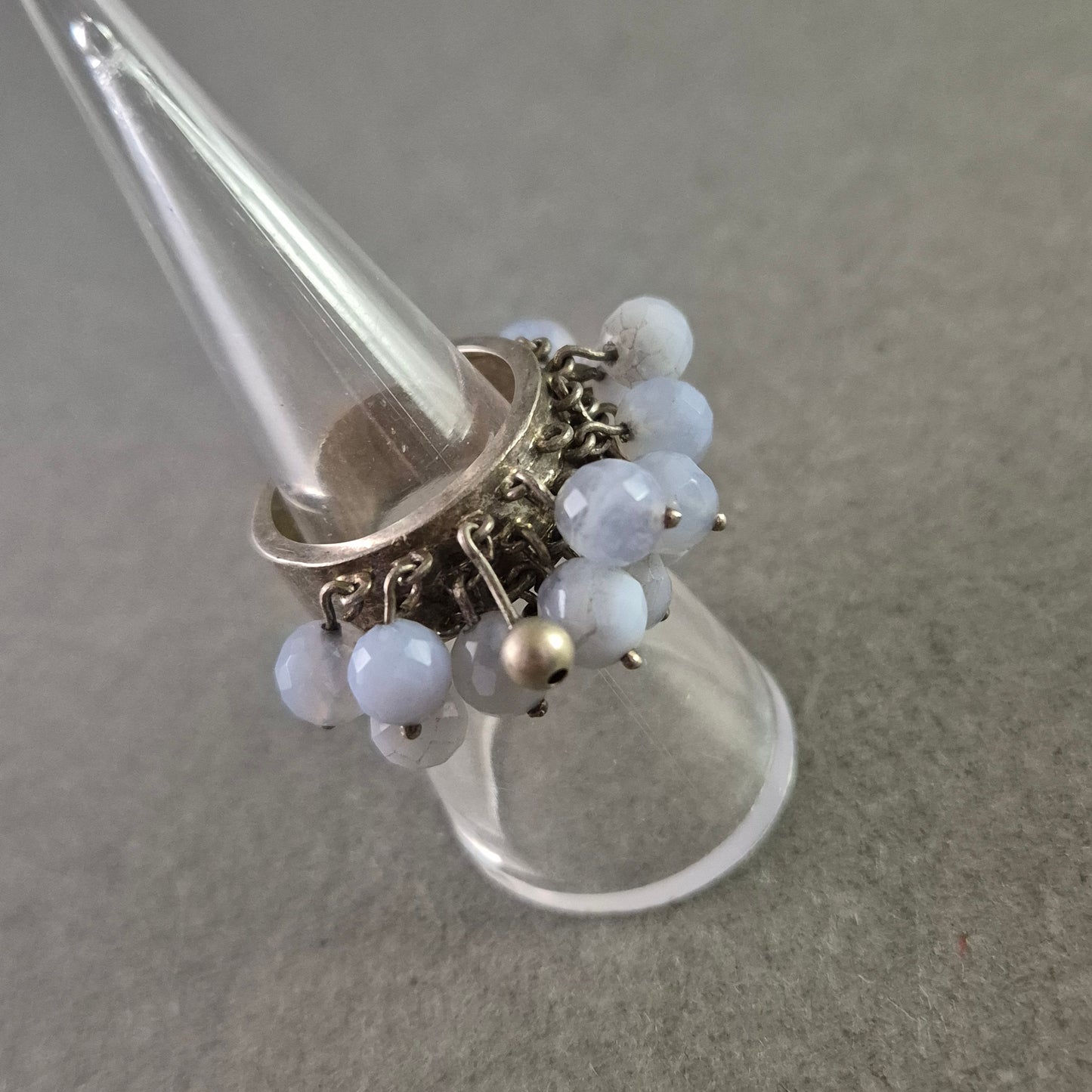 Verspielter Damen Ring mit blauen Glasperlen – Silberfarbene Basis