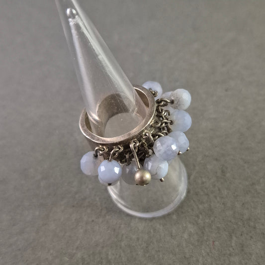 Verspielter Damen Ring mit blauen Glasperlen – Silberfarbene Basis