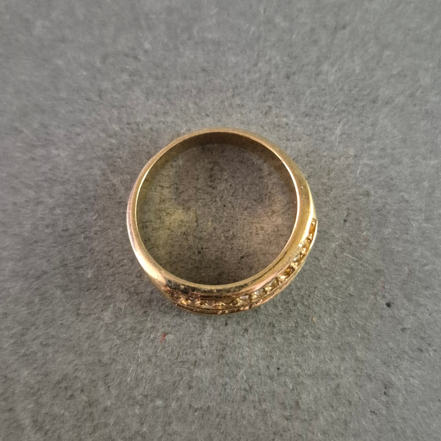 Breiter Damen Ring in Goldoptik – Glitzernde Strasssteinreihen