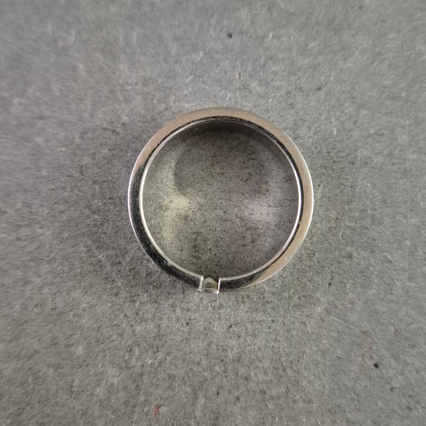 Moderner Edelstahl Damen Ring – Minimalistisch mit Zirkonia-Stein