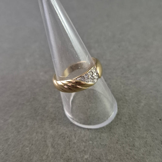 Eleganter Damen Ring in Goldoptik – Strassbesetzte Akzentfläche