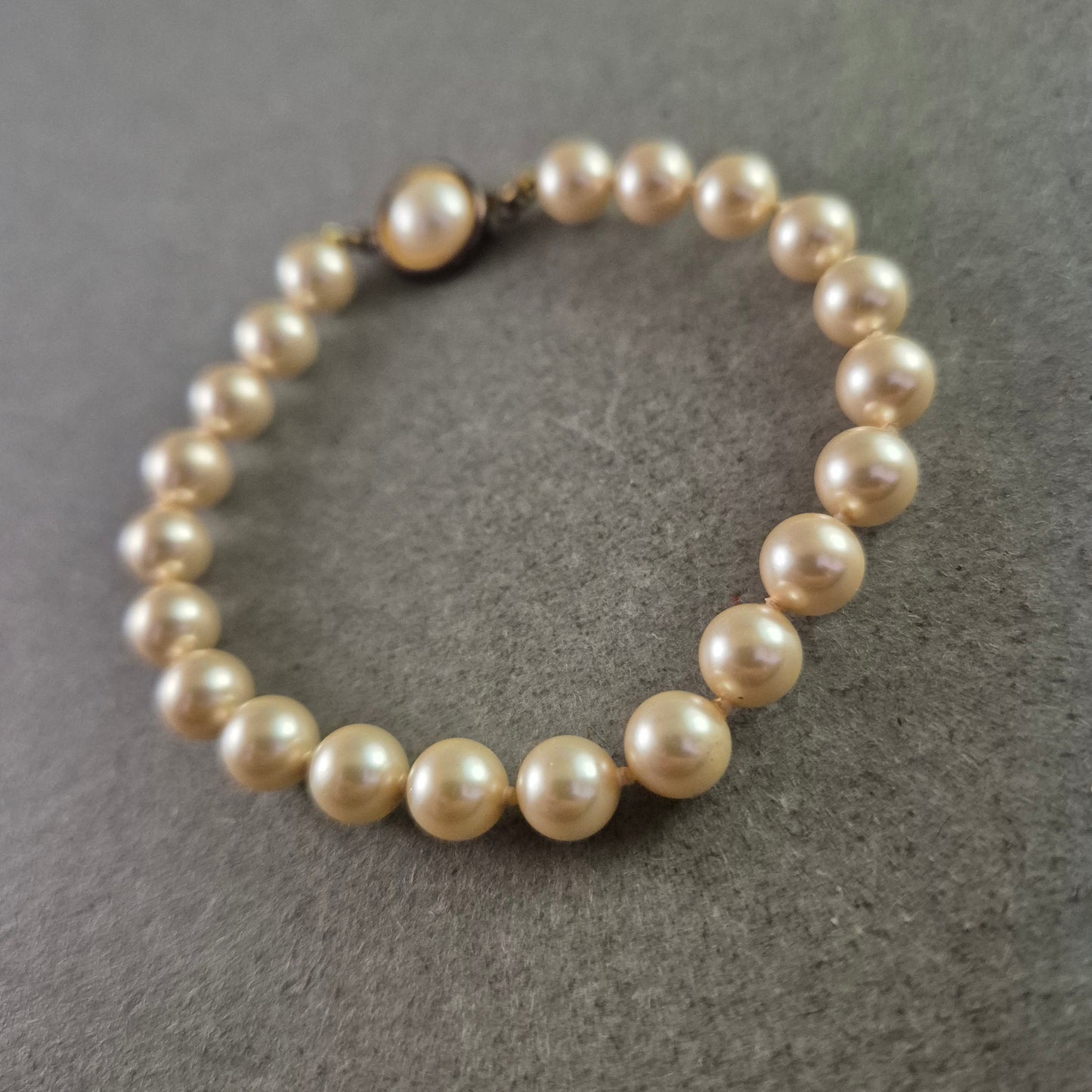 Elegantes Perlen Armband – Klassisch mit rundem Steckverschluss