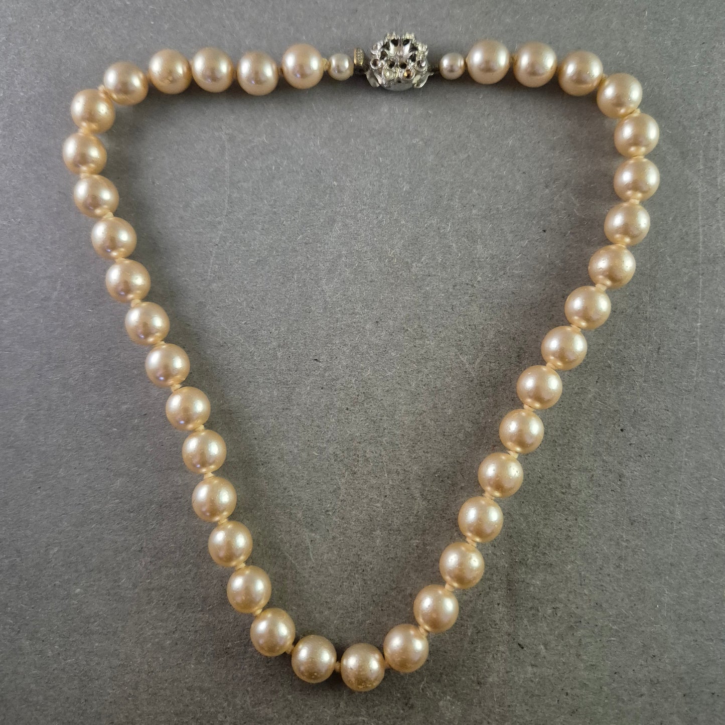 Vintage Perlen Kette – Eleganter Klassiker mit filigranem Verschluss