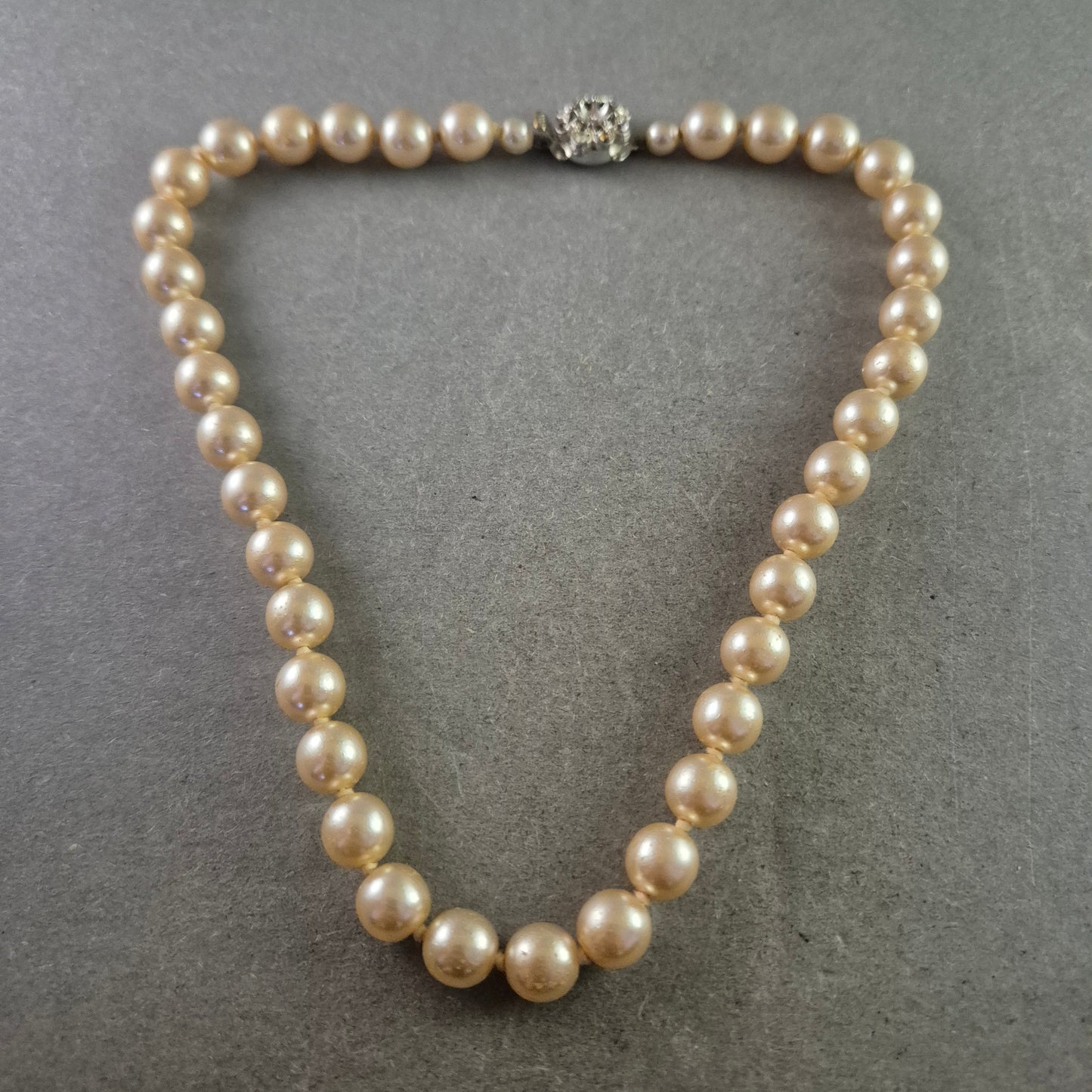 Vintage Perlen Kette – Eleganter Klassiker mit filigranem Verschluss