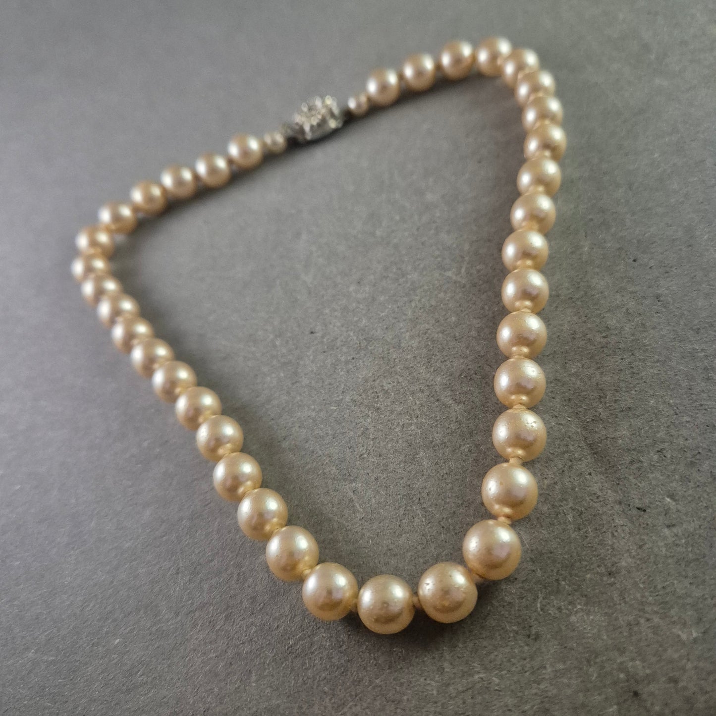 Vintage Perlen Kette – Eleganter Klassiker mit filigranem Verschluss