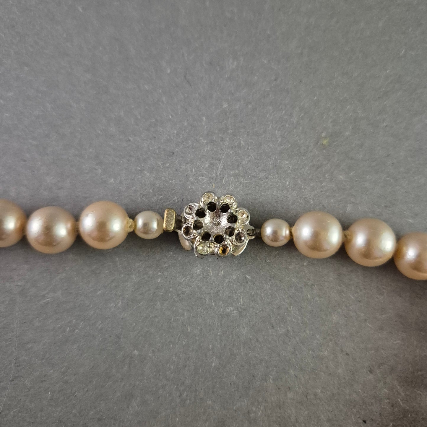 Vintage Perlen Kette – Eleganter Klassiker mit filigranem Verschluss