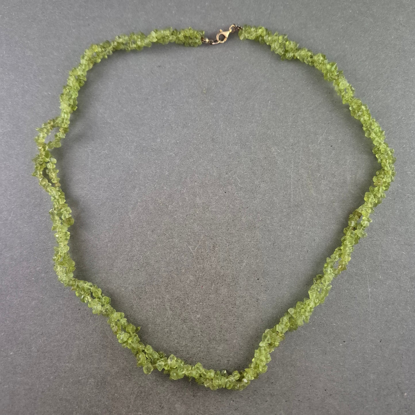 Grüne Edelstein Kette aus Splittern – Naturstein Schmuck