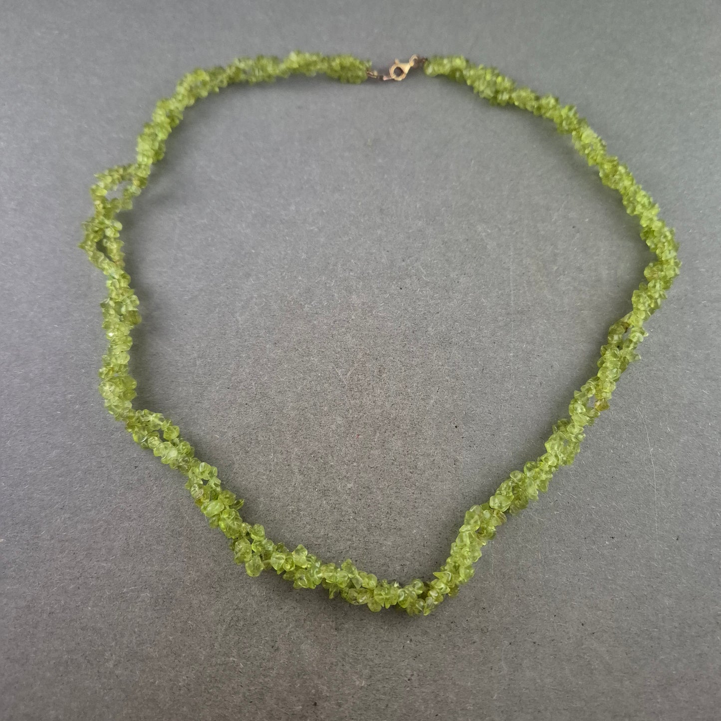 Grüne Edelstein Kette aus Splittern – Naturstein Schmuck