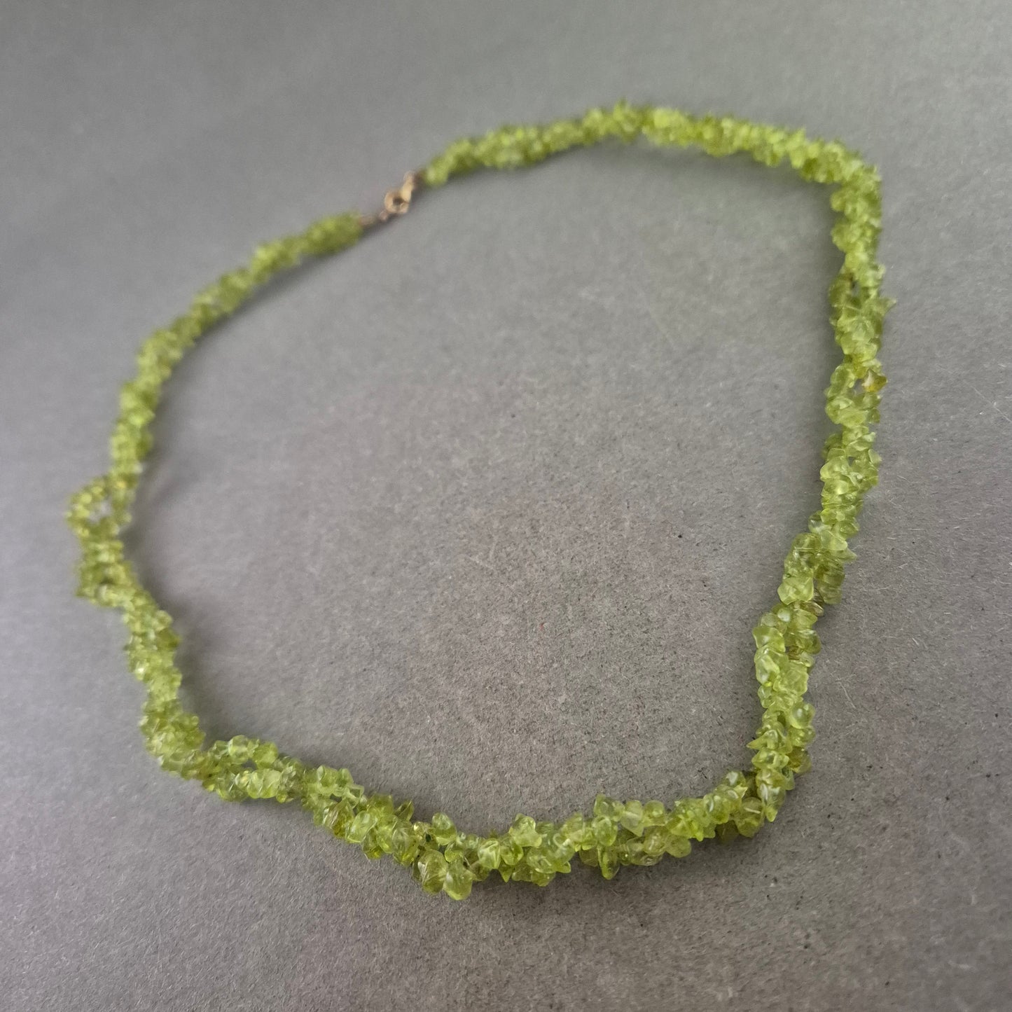 Grüne Edelstein Kette aus Splittern – Naturstein Schmuck