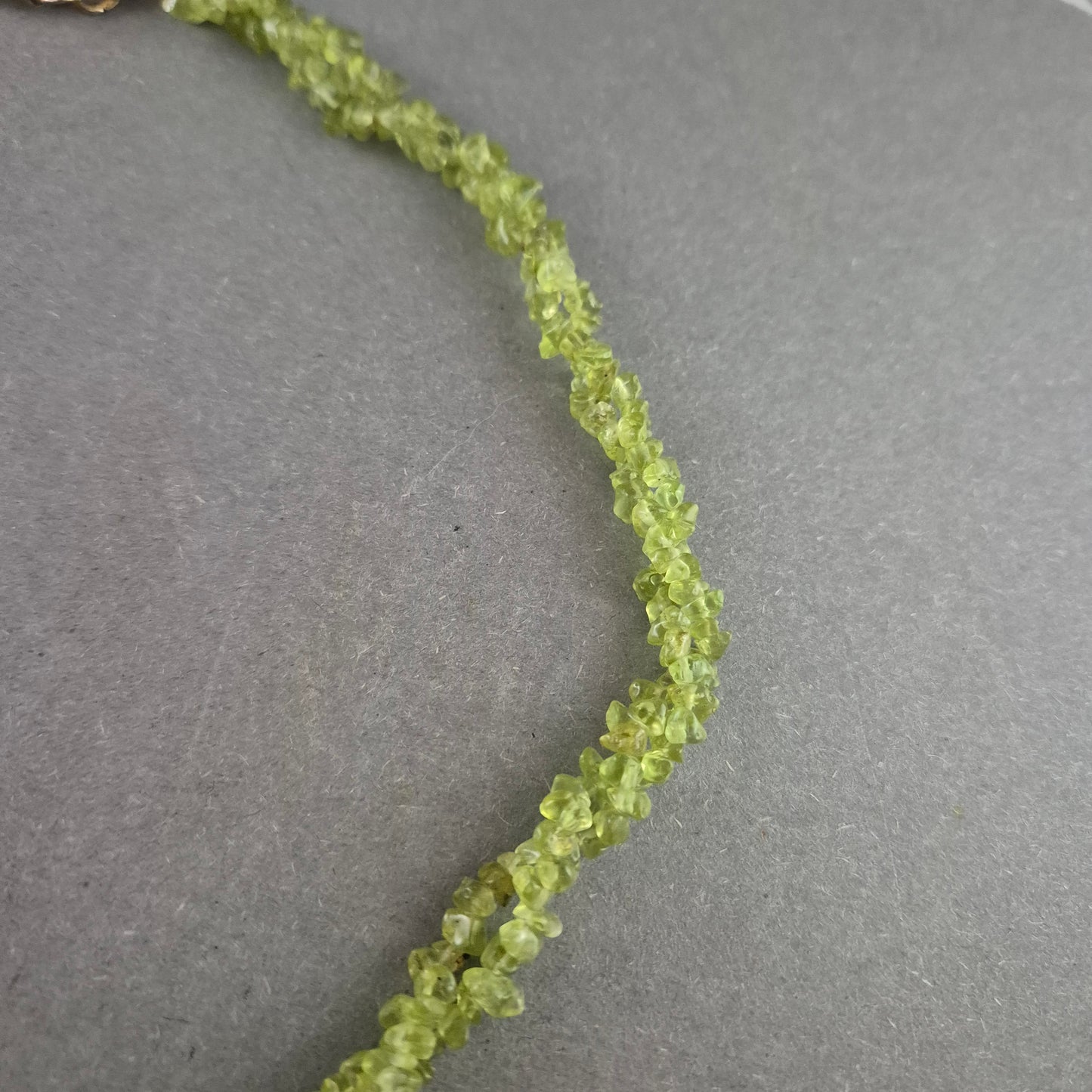 Grüne Edelstein Kette aus Splittern – Naturstein Schmuck