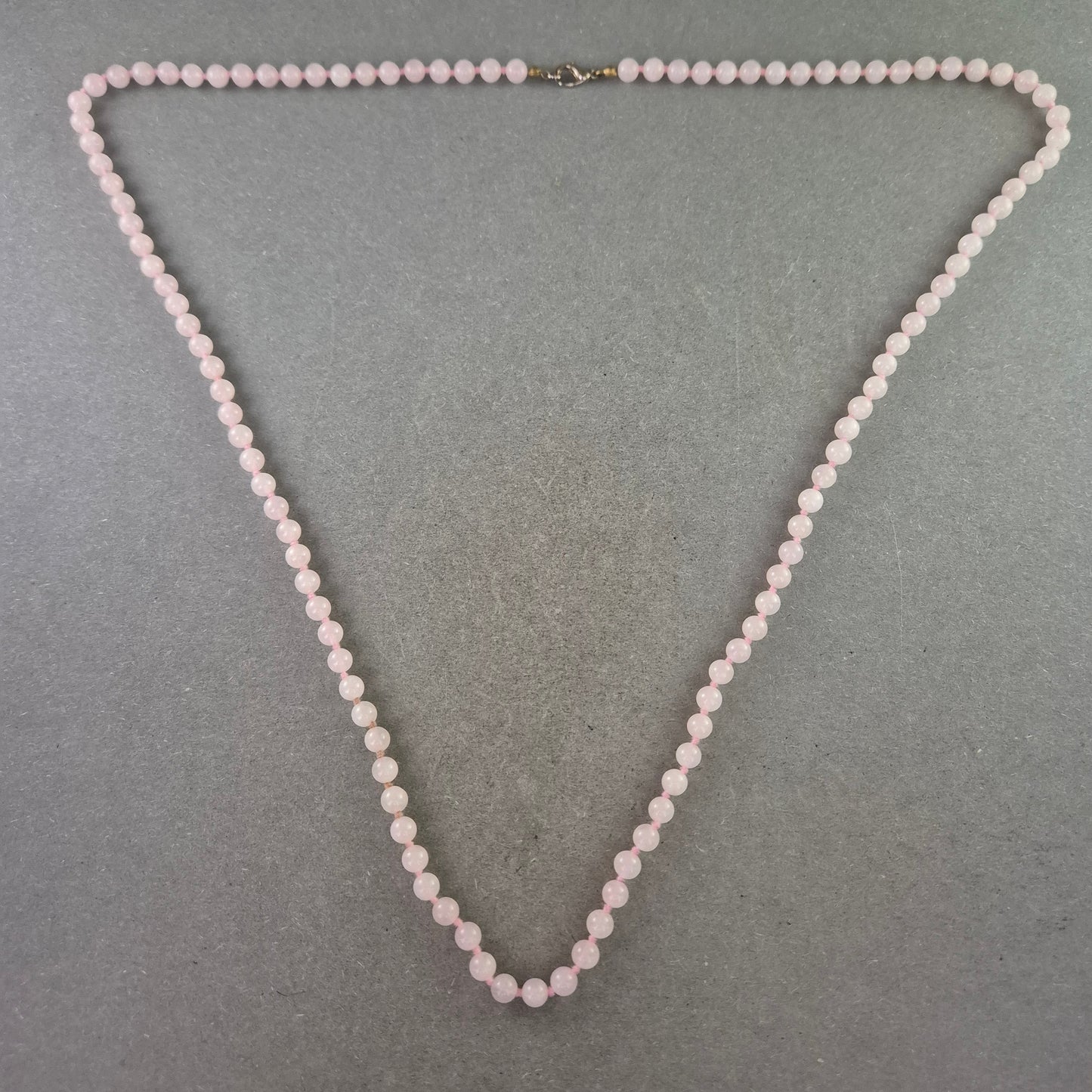 Rosenquarz Kette mit runden Perlen – Zarte Eleganz in Rosa