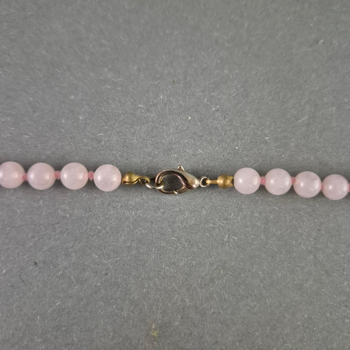 Rosenquarz Kette mit runden Perlen – Zarte Eleganz in Rosa