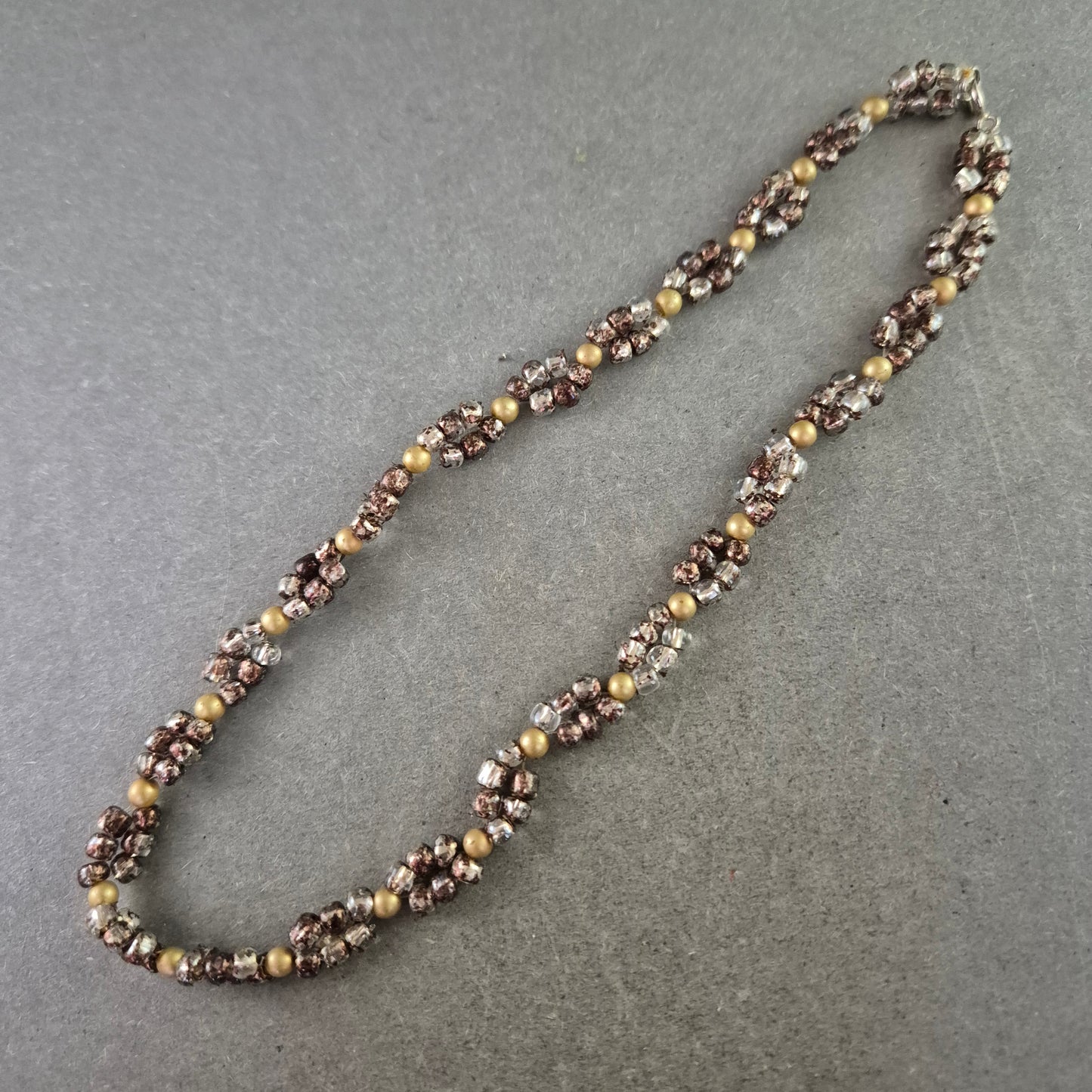 Perlen Kette in Braun Gold Tönen – Geflochtenes Design