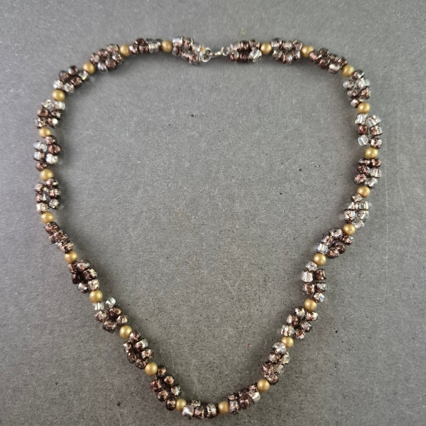 Perlen Kette in Braun Gold Tönen – Geflochtenes Design