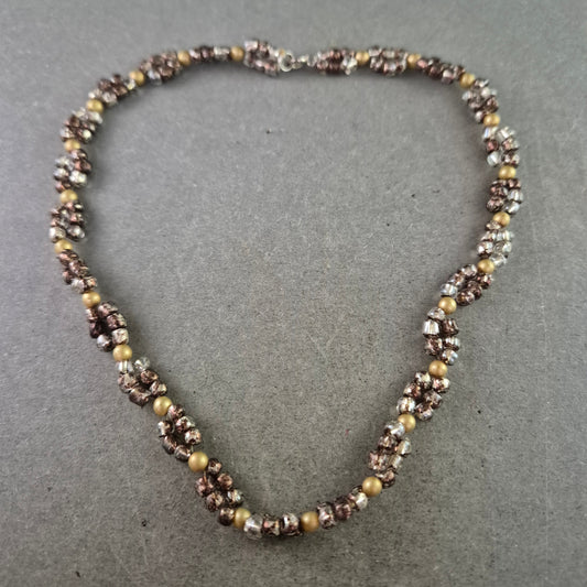 Perlen Kette in Braun Gold Tönen – Geflochtenes Design