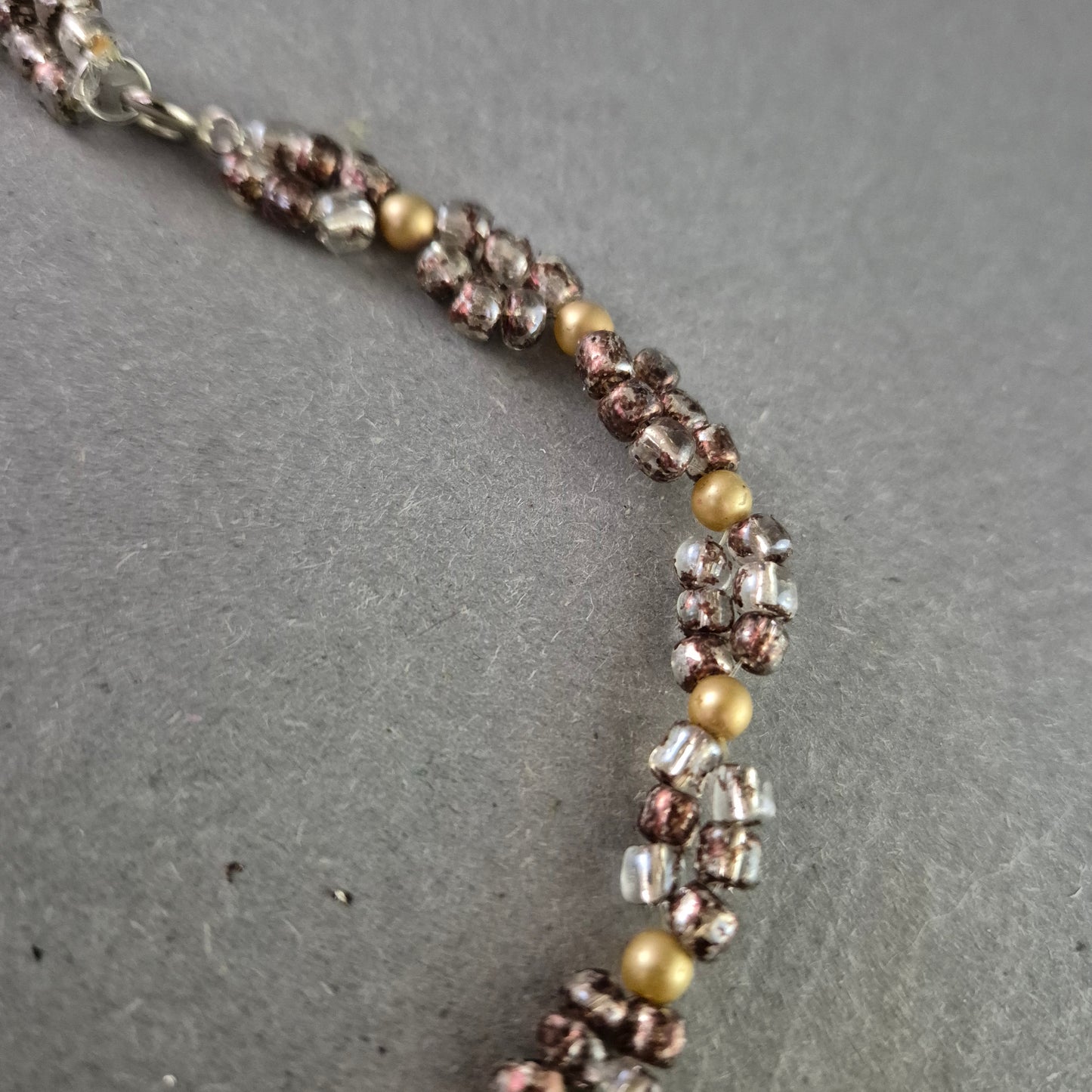 Perlen Kette in Braun Gold Tönen – Geflochtenes Design