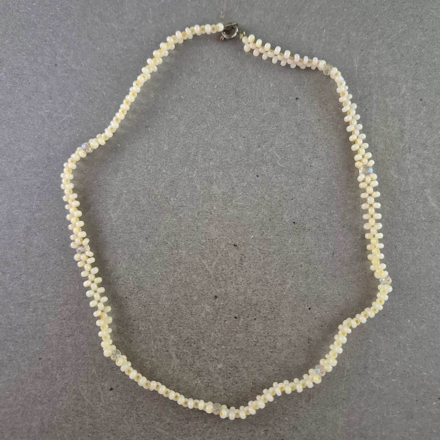 Perlen Kette in Cremefarben – Zartes Vintage Design