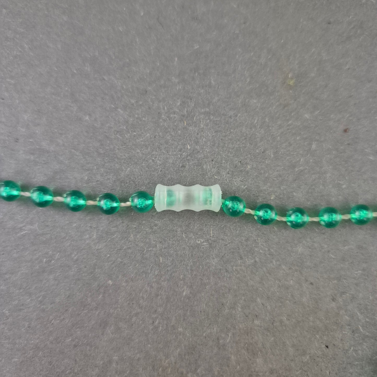 Grüne Glasperlen Kette – Vintage Schmuck in kräftigem Ton