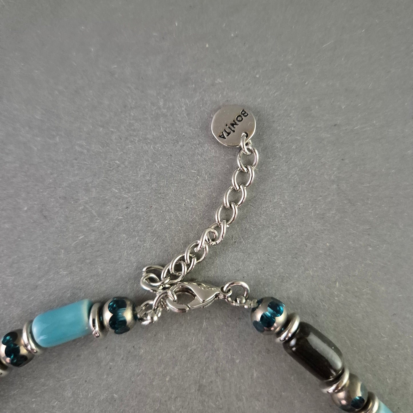 Bonita Kette mit blauen und schwarzen Elementen – Modernes Design