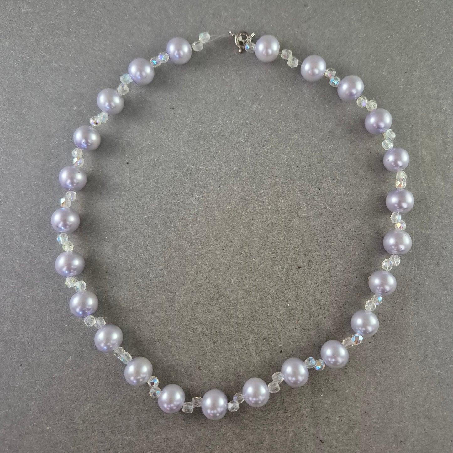 Perlen Kette mit Kristallelementen – Eleganz in Silberoptik