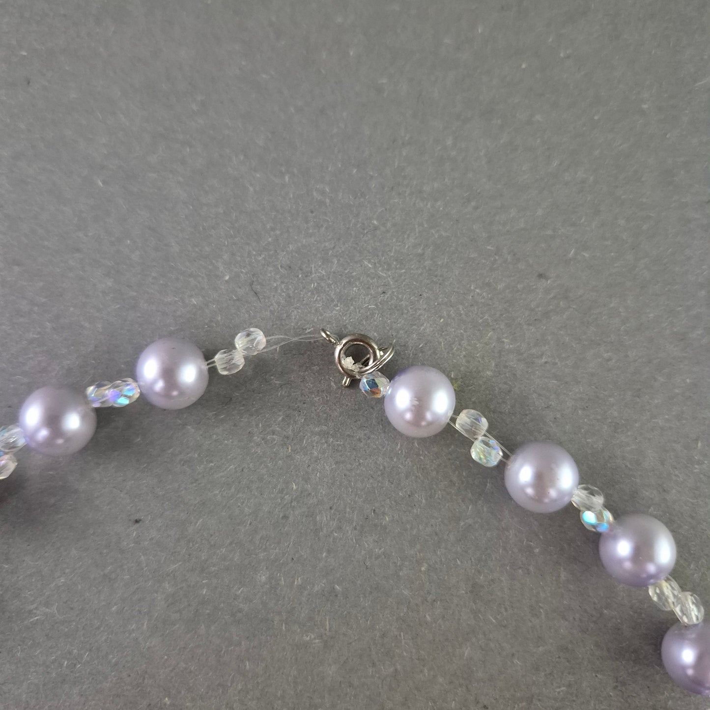 Perlen Kette mit Kristallelementen – Eleganz in Silberoptik