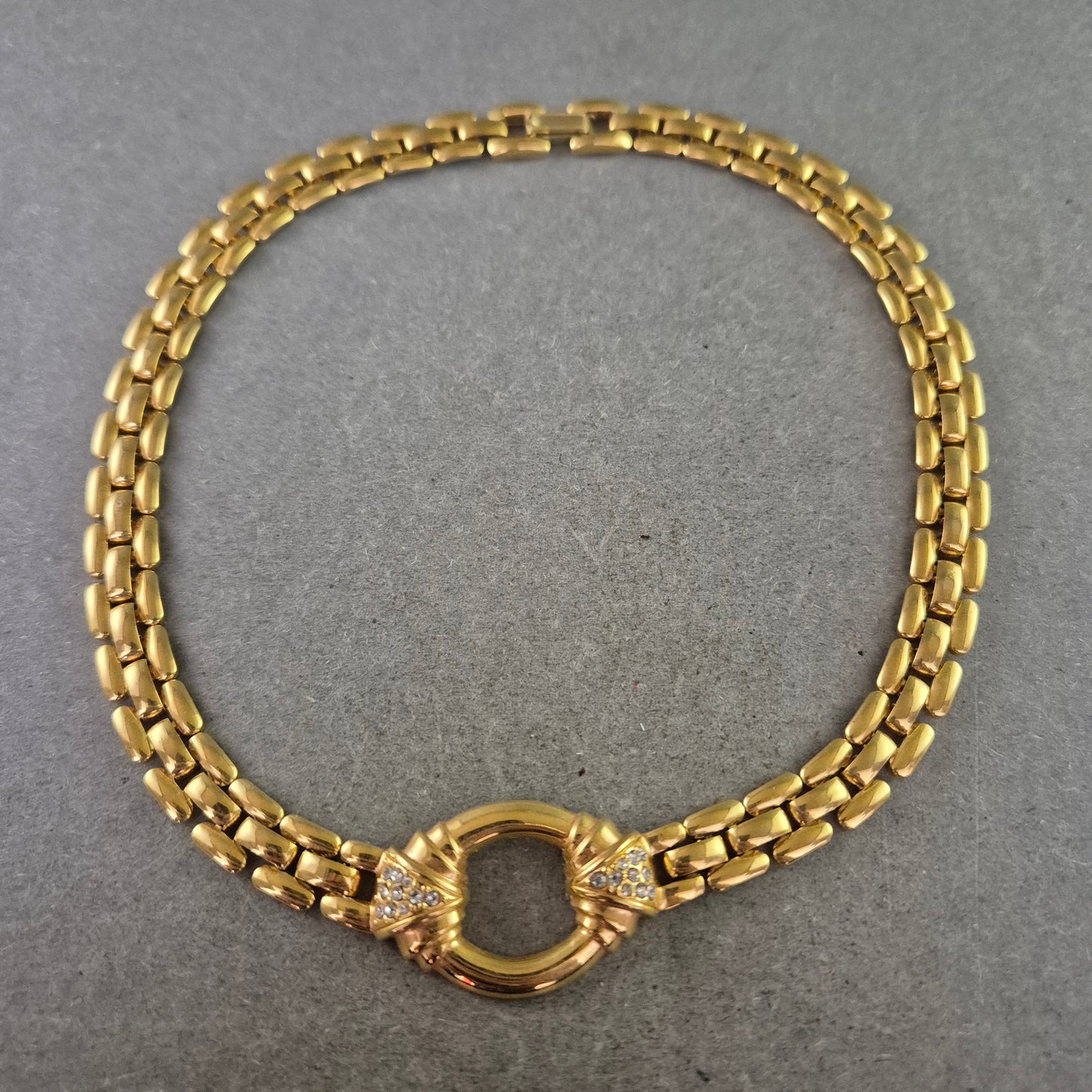 Goldfarbene Kette mit Zirkonia Element – Elegantes Collier