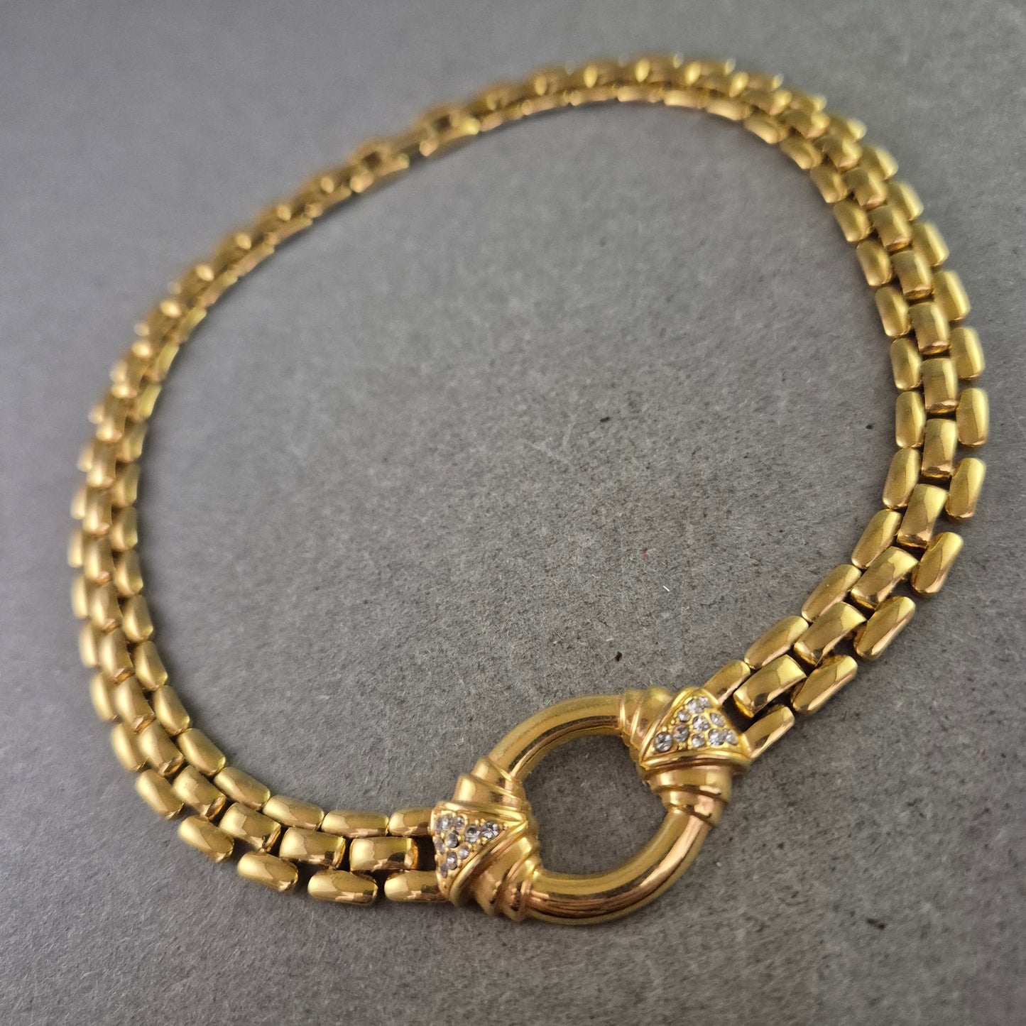 Goldfarbene Kette mit Zirkonia Element – Elegantes Collier