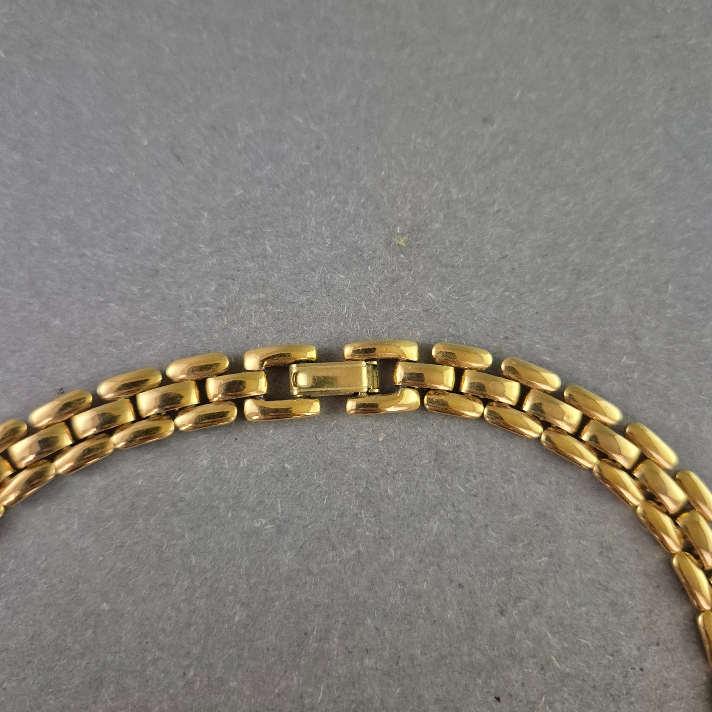 Goldfarbene Kette mit Zirkonia Element – Elegantes Collier