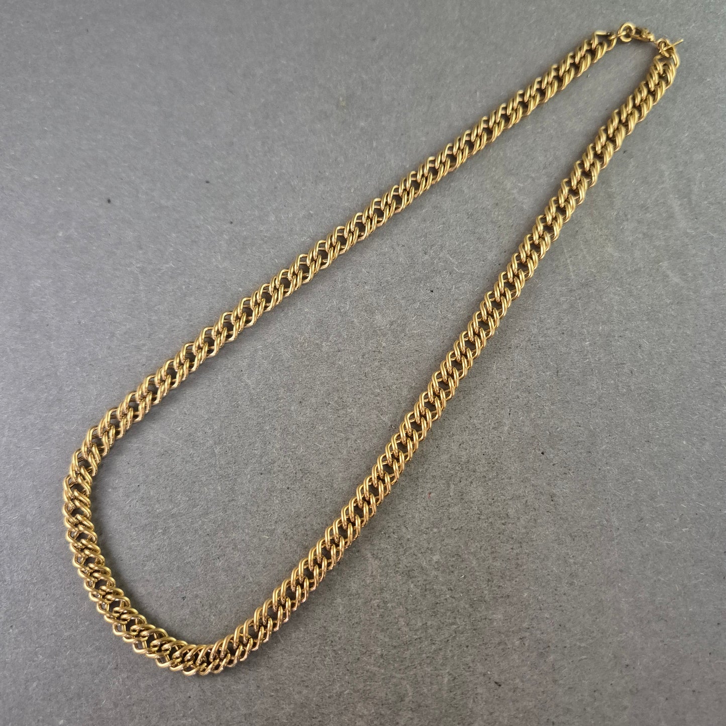 Massive Panzer Kette in Goldoptik – Klassisches Design