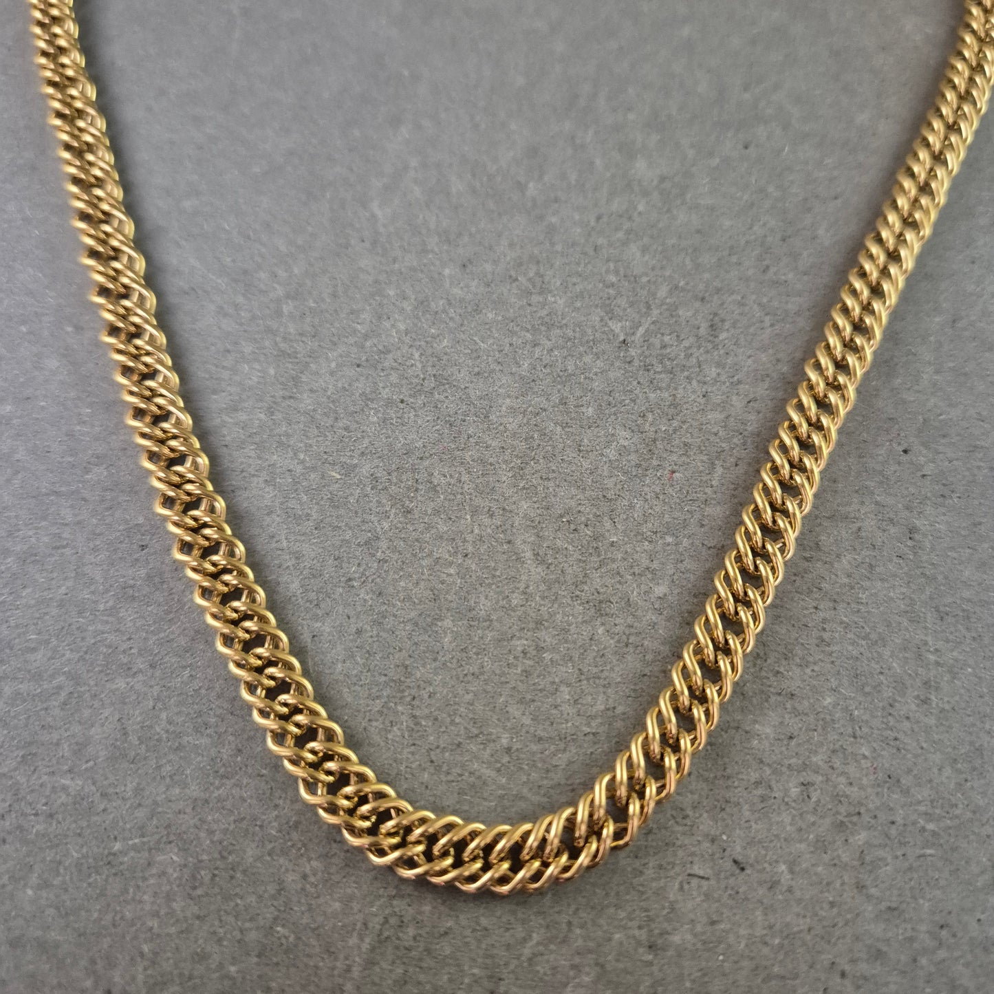 Massive Panzer Kette in Goldoptik – Klassisches Design