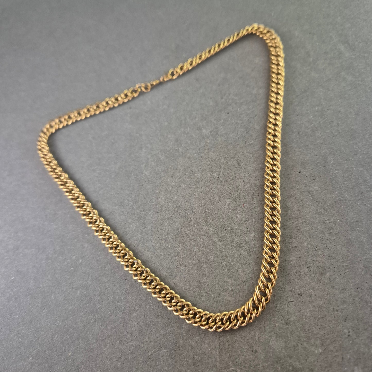 Massive Panzer Kette in Goldoptik – Klassisches Design