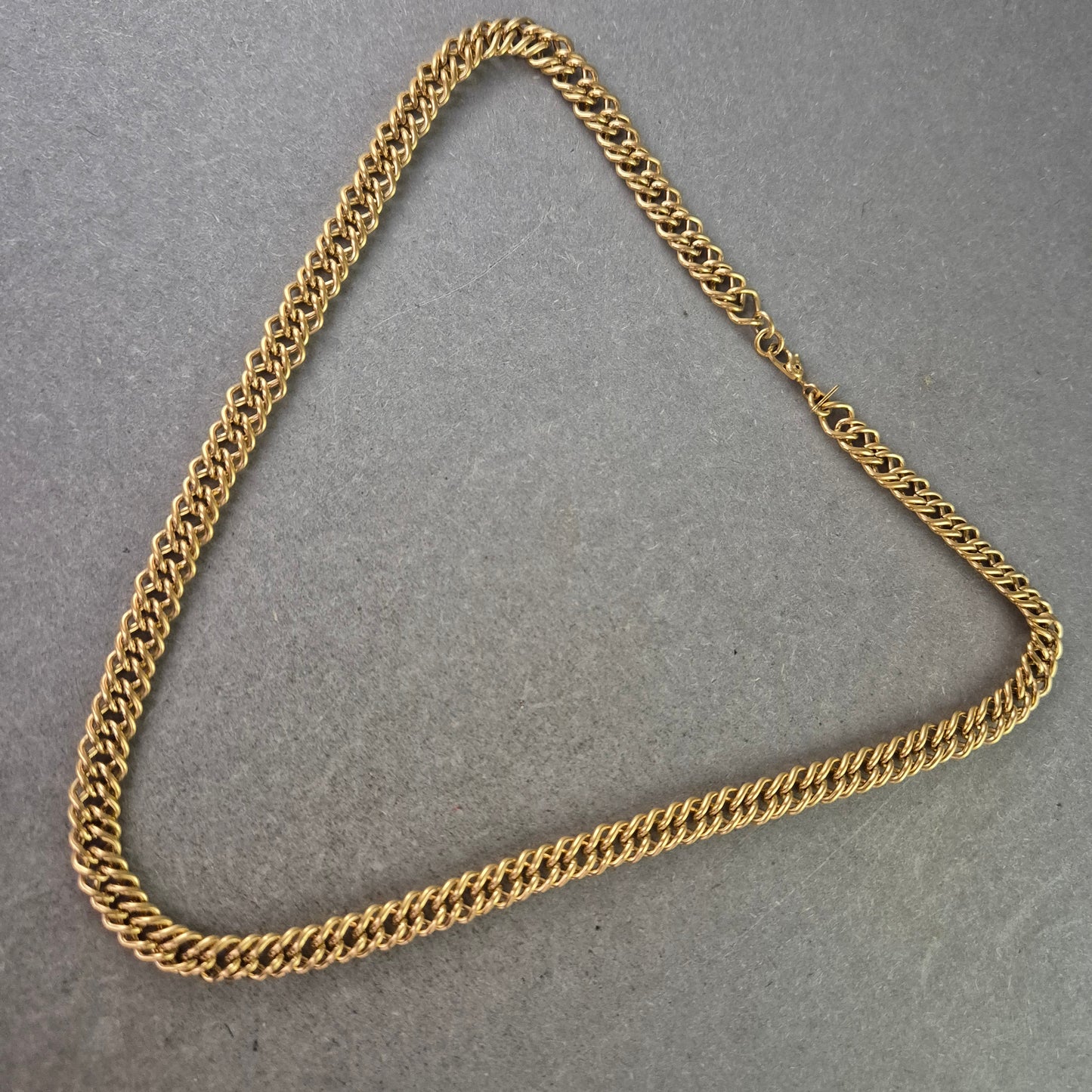 Massive Panzer Kette in Goldoptik – Klassisches Design