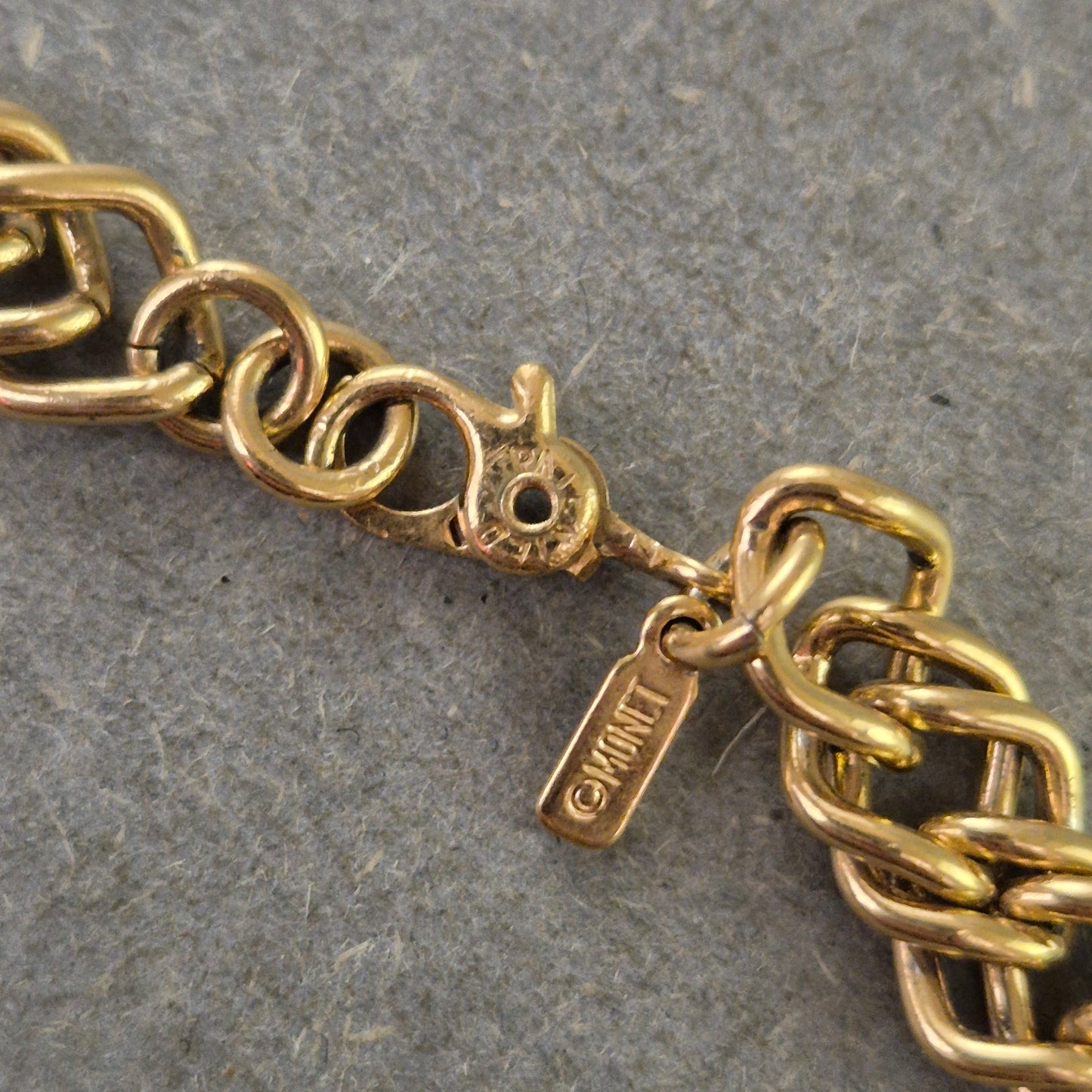 Massive Panzer Kette in Goldoptik – Klassisches Design