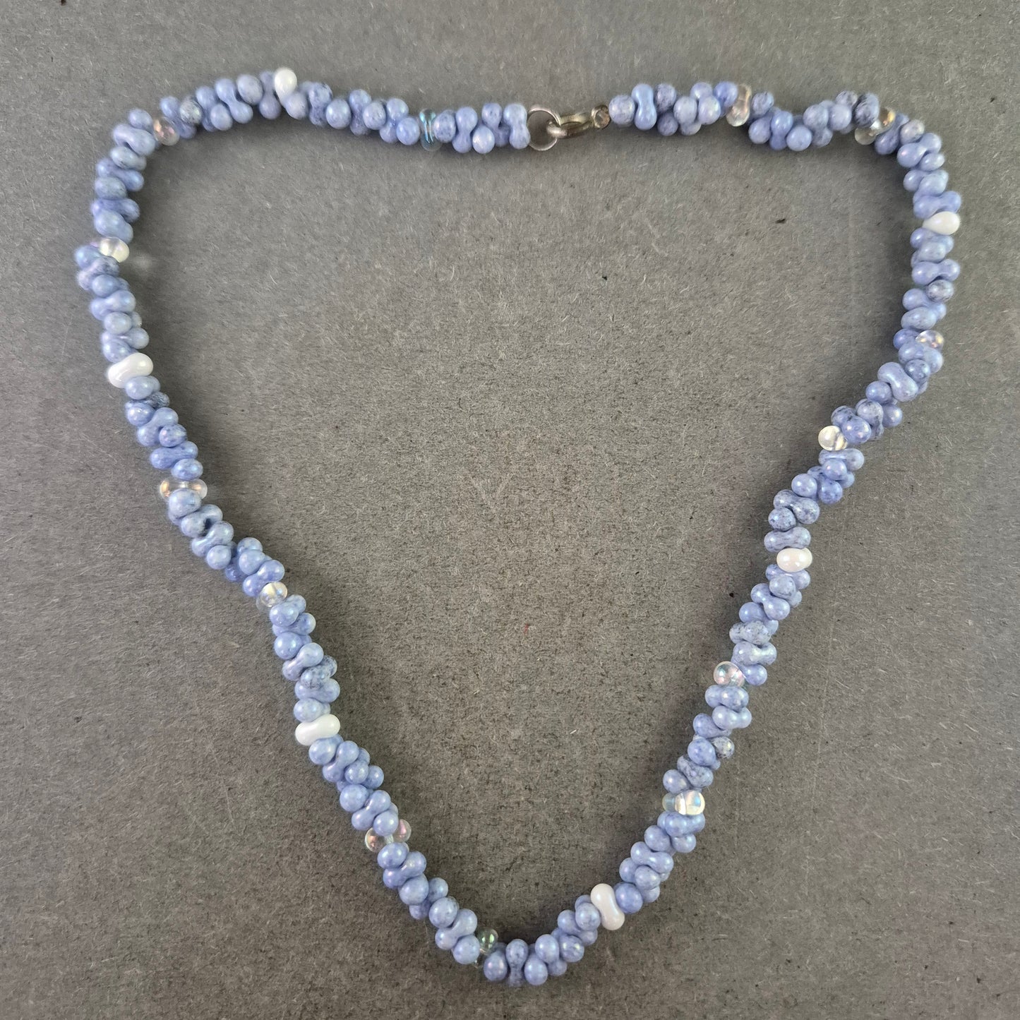 Blaue Perlen Kette mit gedrehtem Muster – Vintage Schmuck