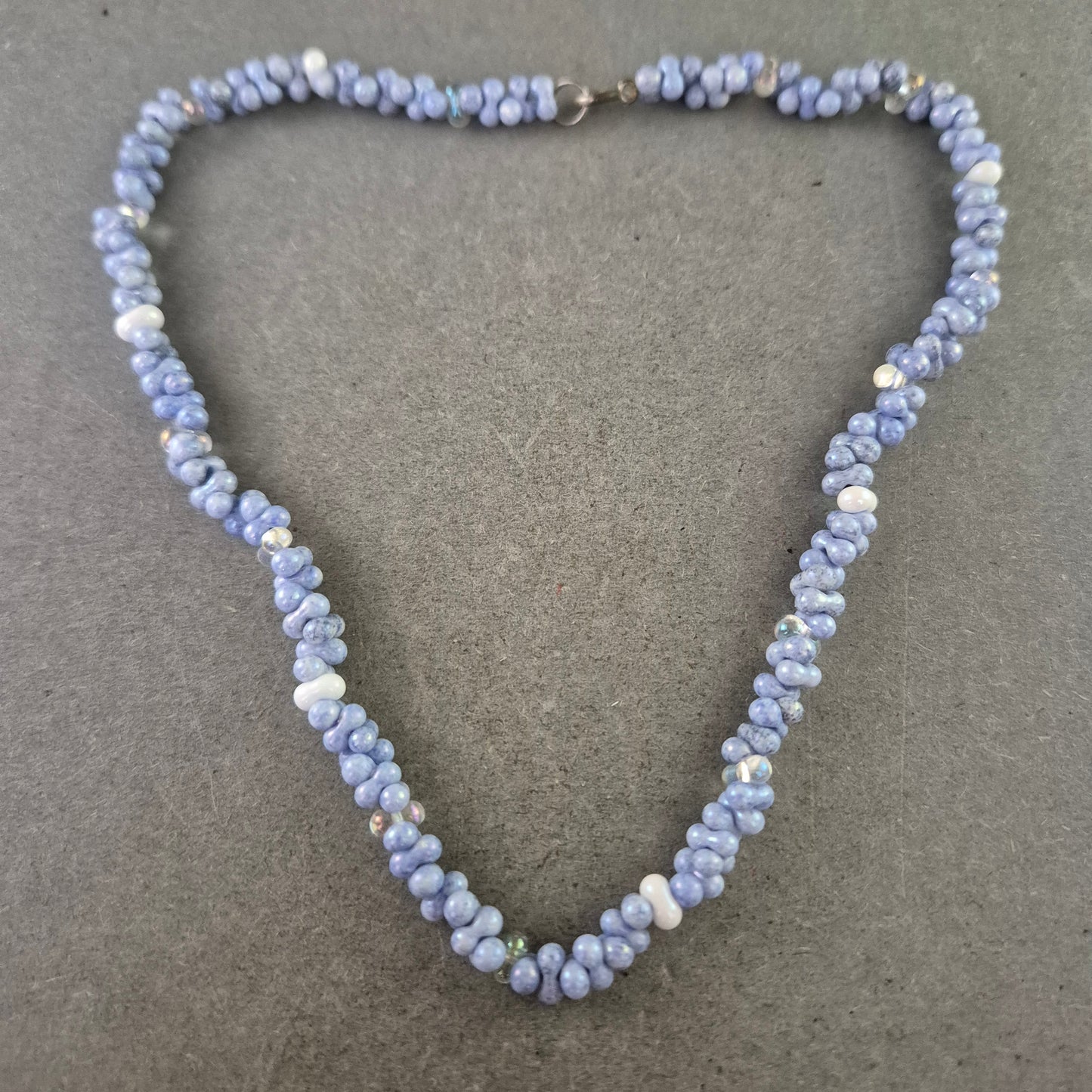 Blaue Perlen Kette mit gedrehtem Muster – Vintage Schmuck