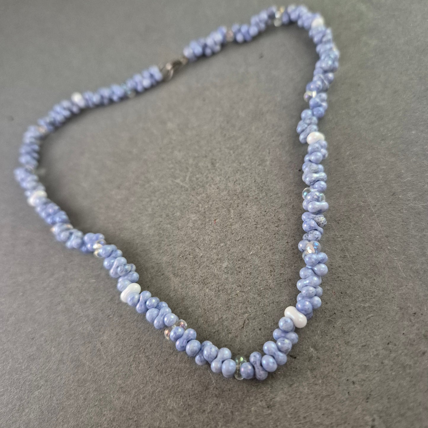 Blaue Perlen Kette mit gedrehtem Muster – Vintage Schmuck