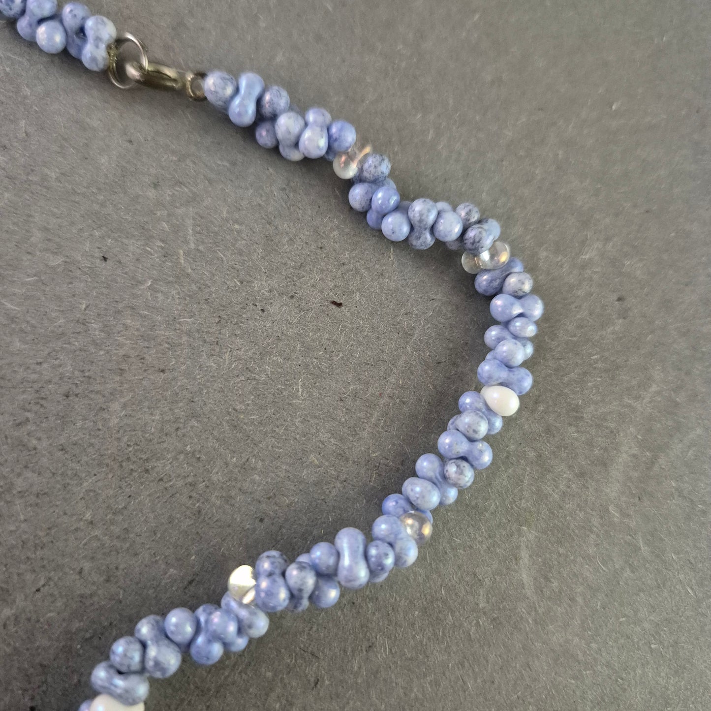 Blaue Perlen Kette mit gedrehtem Muster – Vintage Schmuck